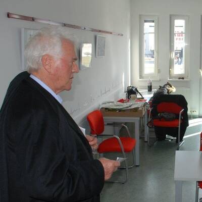 Der Milliardär bei der Stimmabgabe im Bezirk Baden