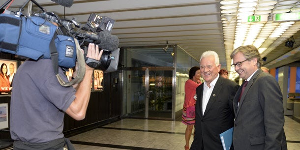 Stronach forderte Kanzler Faymann