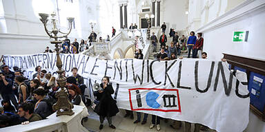 Studenten besetzen Uni-Rektorat