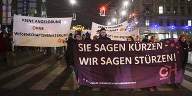 Tausende Studis bei Demo gegen Regierung