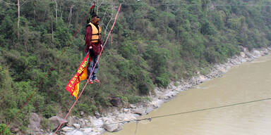 Indien: T&ouml;dlicher Stunt &uuml;ber Schlucht
