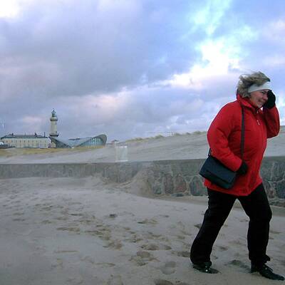 23:55 Zirkuszelt stürzt ein