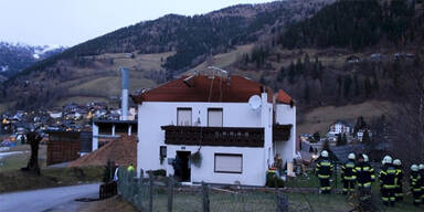 Schwerer Sturm trug Hausdach ab