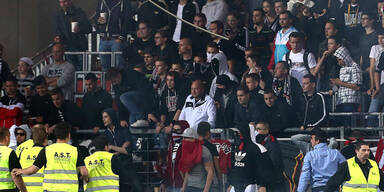 LASK-Chaoten stürmten den Platz