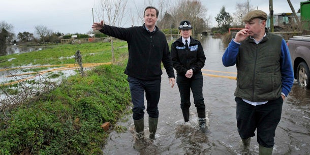 Sturm mit Riesenwellen in Großbritannien