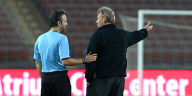 LASK-Chaoten stürmten den Platz