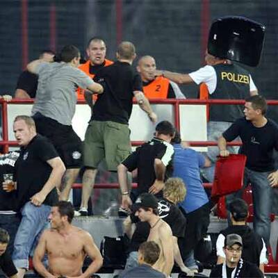 Schwere Ausschreitungen bei Honved gegen Sturm