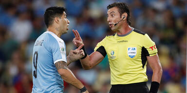 Irre: Su&aacute;rez will Elfer f&uuml;r Tormann-Handspiel