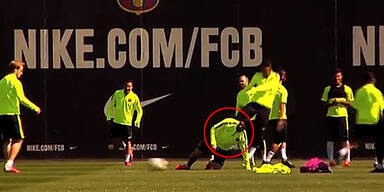 Hier bekommt Suarez auf den Popo