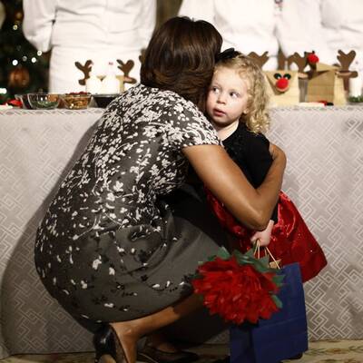 Obama-Hund wirft kleines Mädchen um