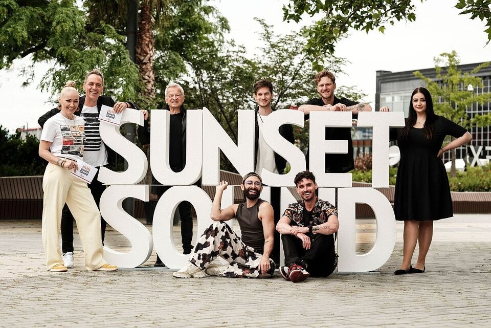 Rozalija Gregurek, Reinhart Gabriel (beide Moderation), Boris Bukowski, Tom Schneider, Lucas Fendrich und Daniela Hardzina (Marketing Managerin Westfield SCS) sowie Conchita Wurst und James Cottrial. 