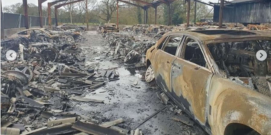 Feuer vernichtet 80 Supersportwagen und Oldtimer