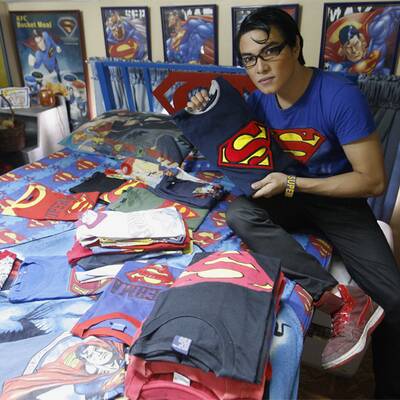 Mann lässt sich zu Superman operieren