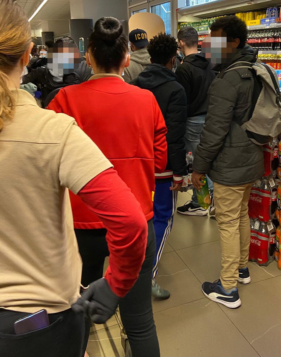 Mega-Ansturm auf Supermarkt am 1. Lockdown-Tag