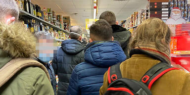 Mega-Ansturm auf Supermarkt am 1. Lockdown-Tag