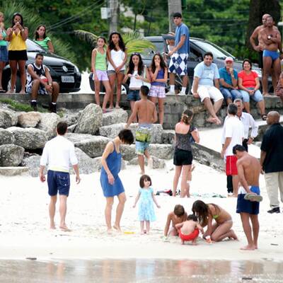 Süße Suri: Neue Freunde am Strand