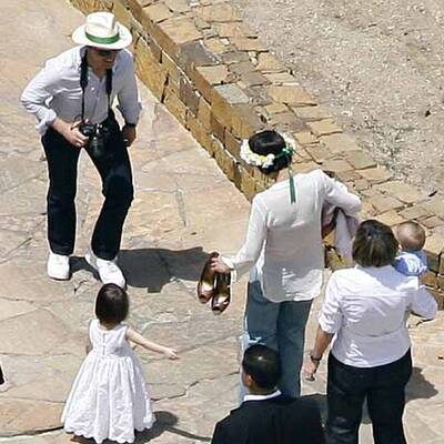 Suris Geburtstag: TomKat küssen gegen Gerüchte