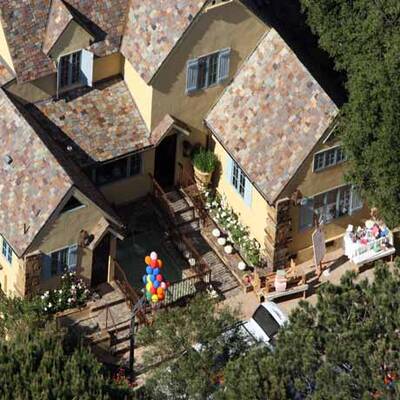 Suris Geburtstag: TomKat küssen gegen Gerüchte