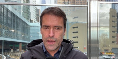 New York City | Polizei st&uuml;rmt Swingerparty