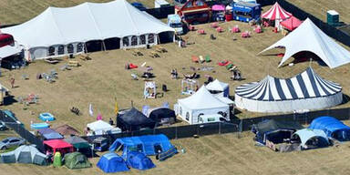 Frau &uuml;bertreibt es auf Sex-Festival: Herzinfarkt!