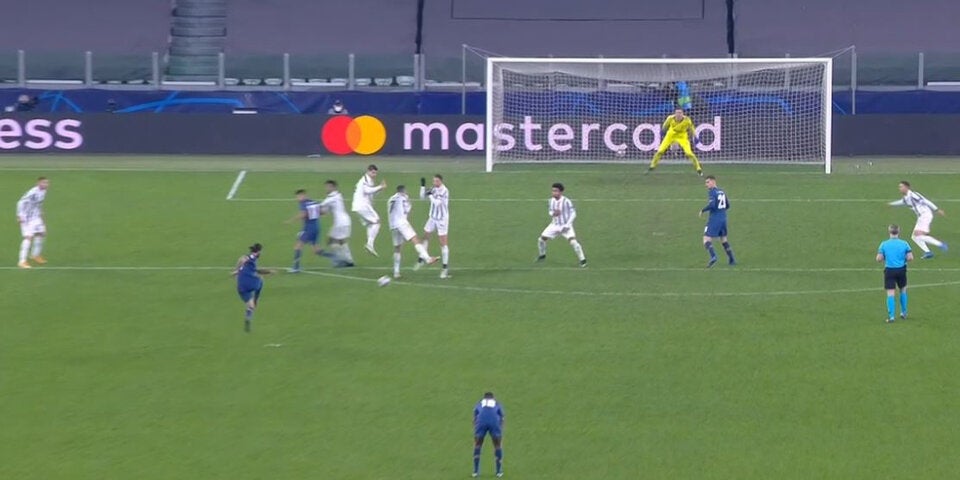 Hier patzt Juve-Goalie Ronaldo K.O.