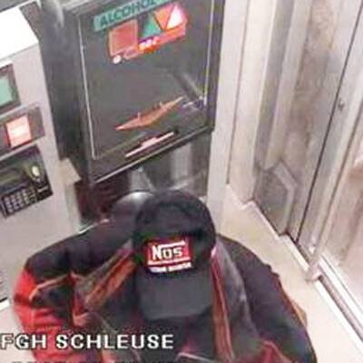 Er kann ungehindert ins Bordell.