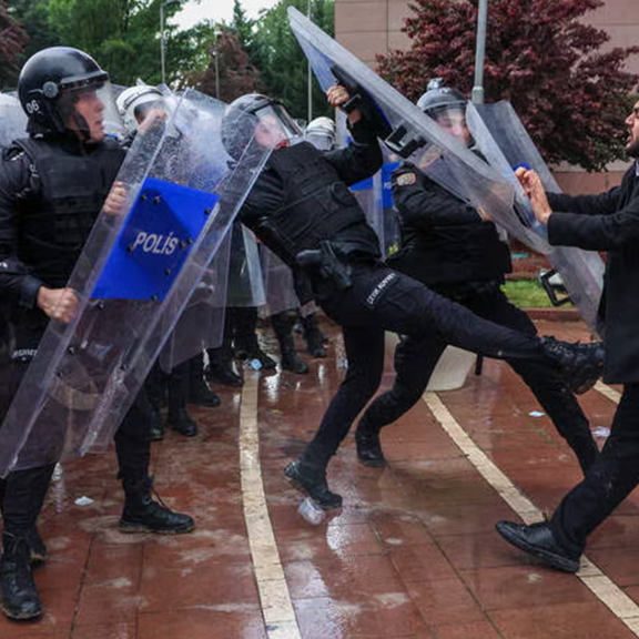 Türkische Polizei stürmt Oppositionszentrale in Ankara