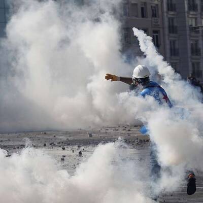 Straßenschlacht in Istanbul