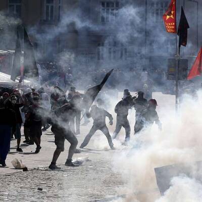 Straßenschlacht in Istanbul