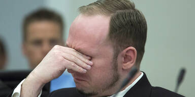 Breivik: Er lacht. Er weint. Er höhnt.