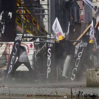 Straßenschlacht in Istanbul