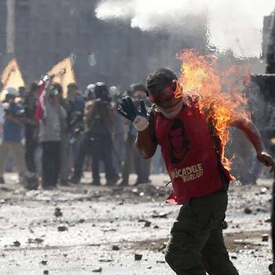 Straßenschlacht in Istanbul