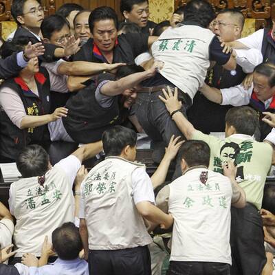 Massenschlägerei im taiwanesischen Parlament