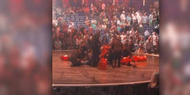 Akrobat st&uuml;rzt ab und stirbt