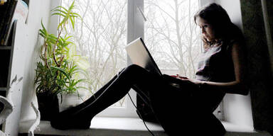 Putins sexy Cyber-Agentin packt aus