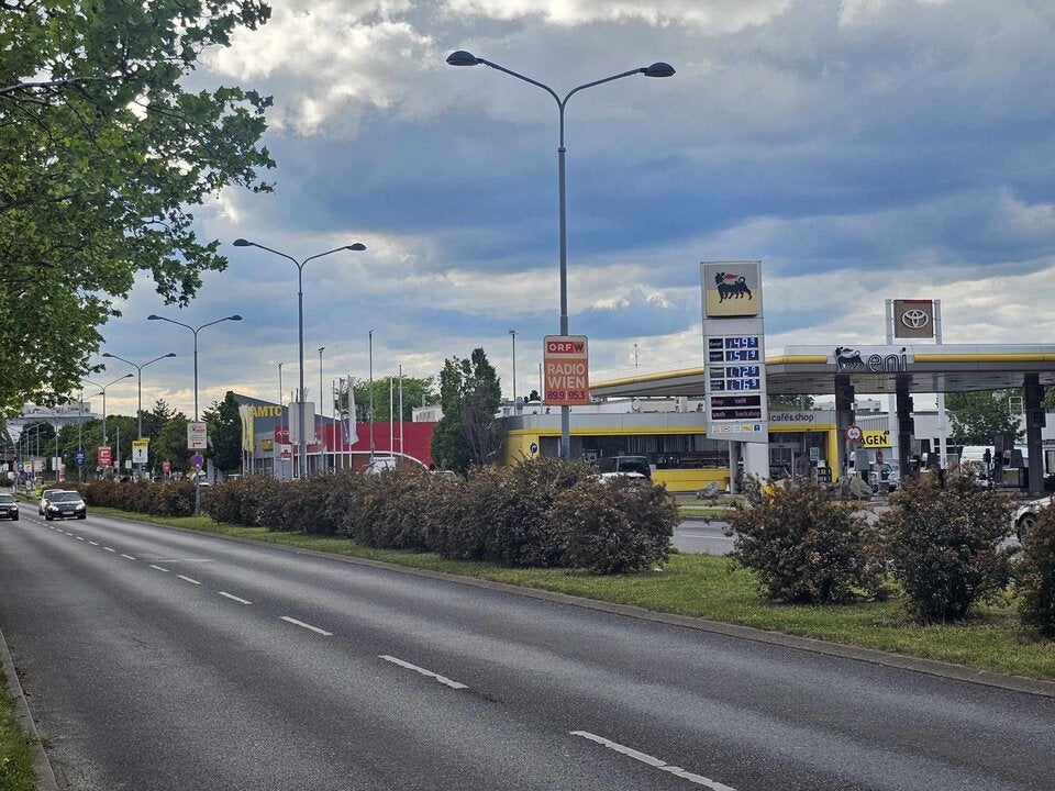 tankstelle gesicht zetrümmert