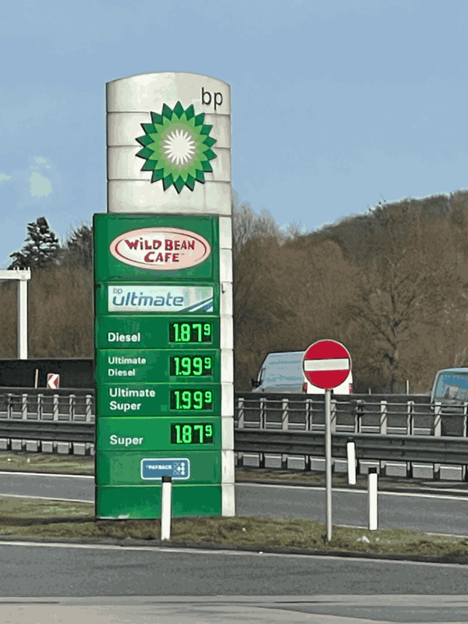 Irre: Fast 1,90 Euro für Sprit an Autobahntankstelle