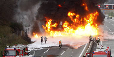Tanklastwagen flog auf A2 in die Luft