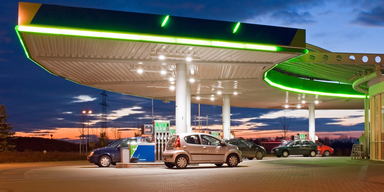 SO teuer ist dieses Jahr das Tanken im Urlaub