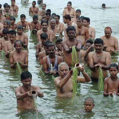 Hindus erinnern sich an ihre Vorfahren