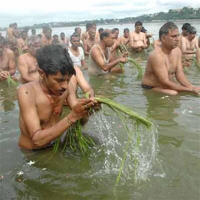 Hindus erinnern sich an ihre Vorfahren