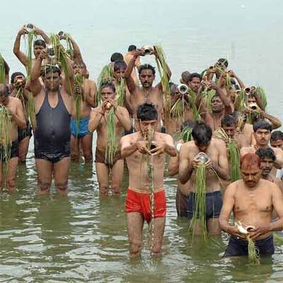 Hindus erinnern sich an ihre Vorfahren