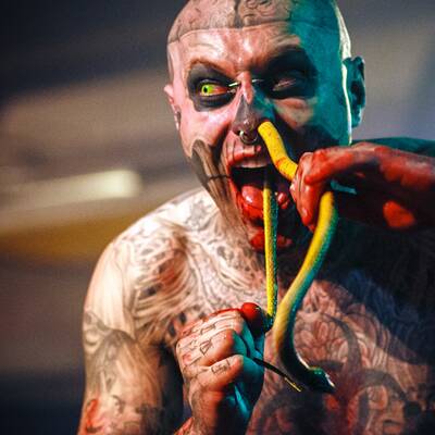 Wilde Gestalten bei Tatoo-Messe
