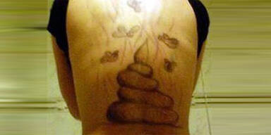 Ex-Freundin Kot-Tattoo auf R&uuml;cken verpasst