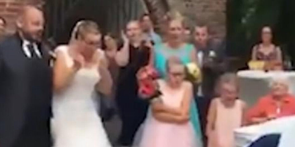 Braut lässt Taube steigen - doch dann läuft etwas schief