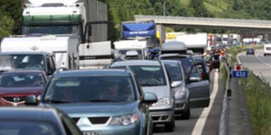 Mega-Stau vor dem Tauerntunnel