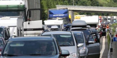 Mega-Stau vor dem Tauerntunnel