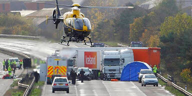 Mindestens sieben Tote bei Massencrash 