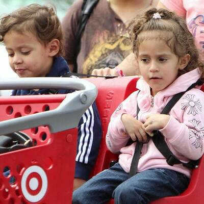 Max und Emme ohne Mama beim Shoppen
