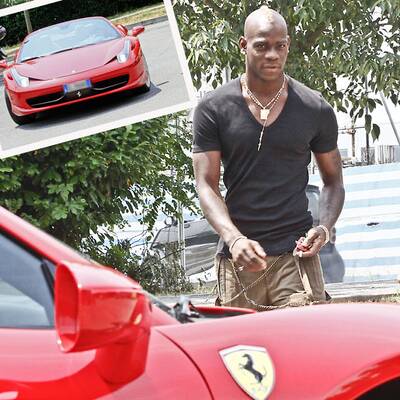 Mario Balotelli fährt Ferrari